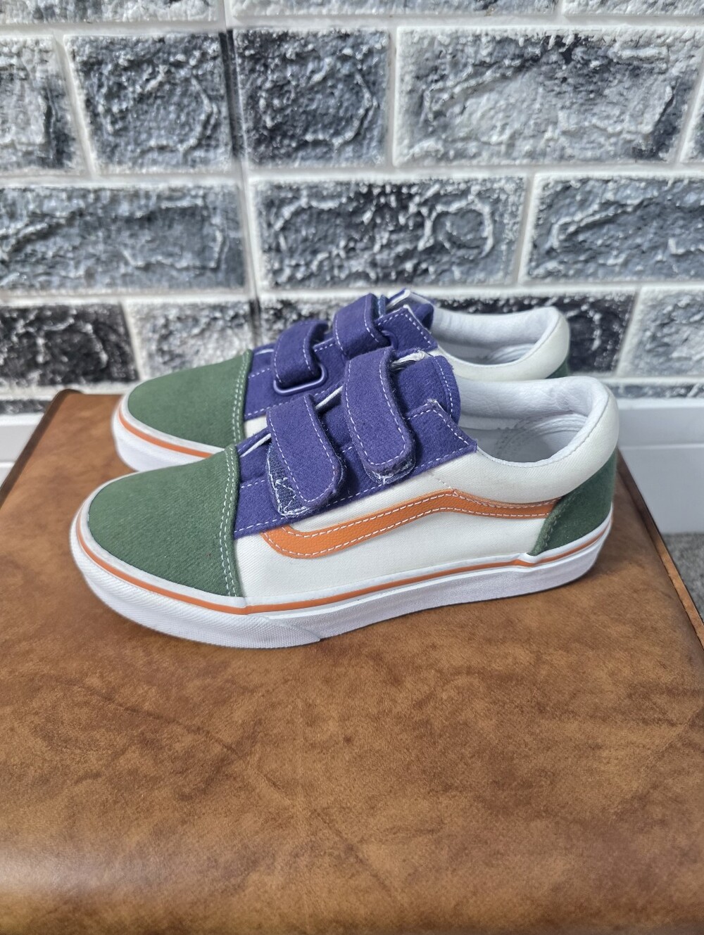 Vans Kids Multi-Color Low-Top Skate Sneakers with Hook-and-Loop Straps Size 3.0